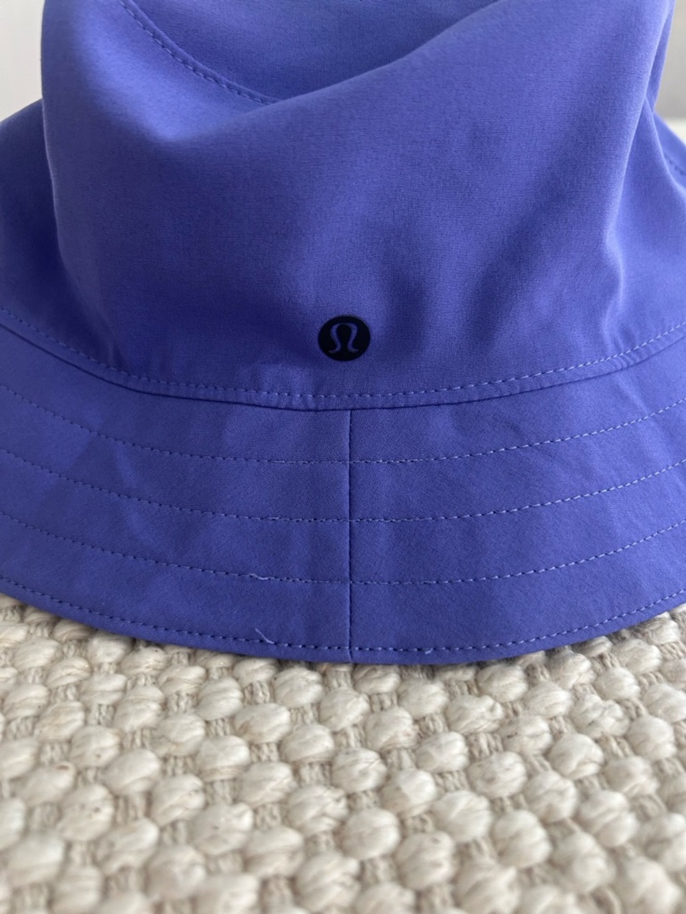 Lululemon bucket hat wear both ways! BNWT Black and Purple - Picture 5 of 7